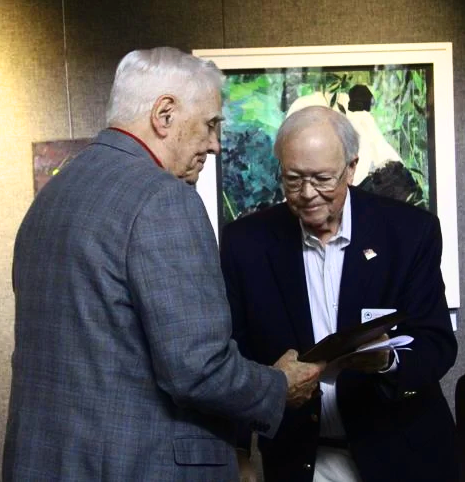 Raleigh Daniel presents the 2023 Kauffman award to Wayne Rickman